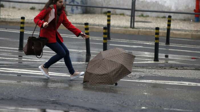 Meteorolojiden, kuzey ve iç kesimler için kuvvetli rüzgar ve fırtına uyarısı