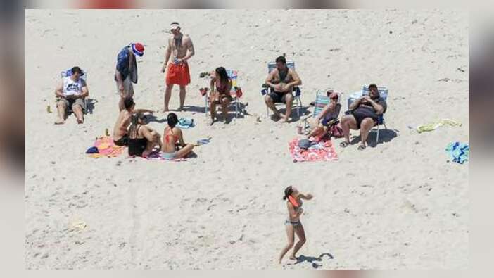 Vali, ailesi için  plaj kapattı