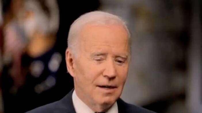 Biden röportaj verirken uyukladı!
