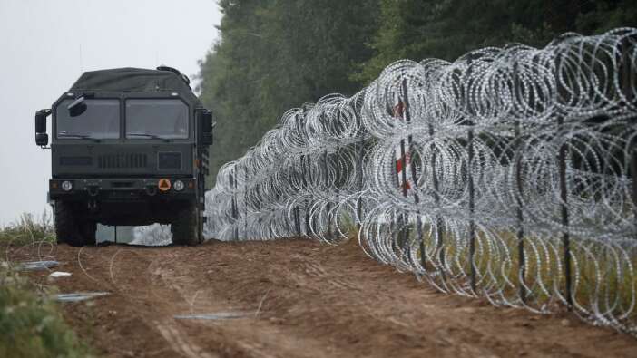 Rusya'ya karşı 210 kilometrelik dikenli tel hamlesi: Göçmen akınına önlem