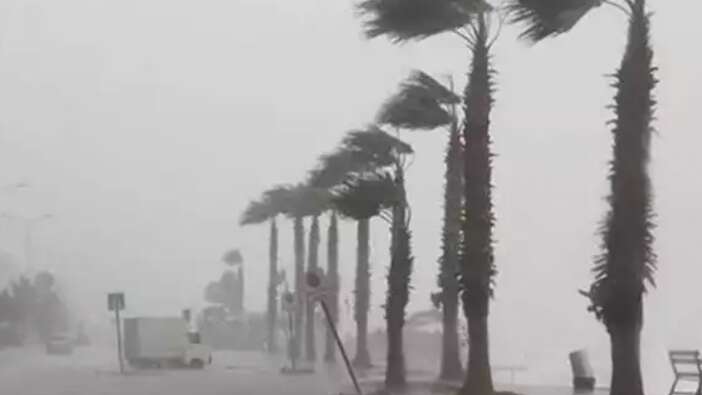 Meteoroloji İstanbul için uyardı! Çatı uçmalarına ve baca zehirlenmelerine dikkat!