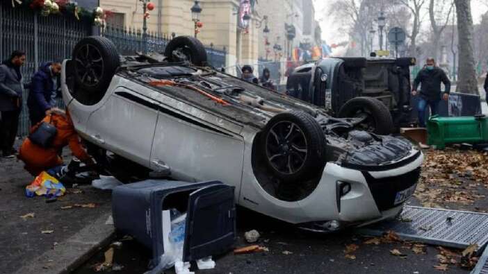 Fransız gazete sonunda çark etti: Paris saldırısının Türkiye'yle ilgisi yok