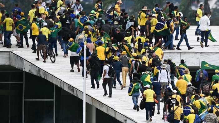 Brezilya’da Bolsonaro destekçileri Ulusal Kongre binasını bastı