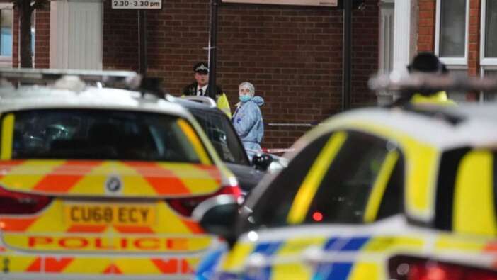 Londra’da kilise yakınlarında silahlı saldırı!