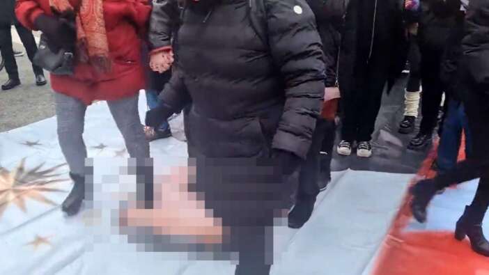 Kur'an-ı Kerim skandalı sonrası İsveç'te bir provokasyon daha! Cumhurbaşkanı Erdoğan'ı ve Türk bayrağını hedef aldılar!