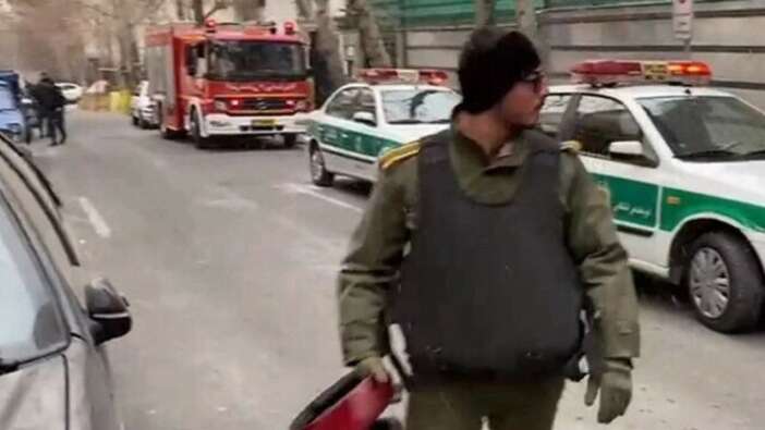 İran'da Azerbaycan Büyükelçiliği'ne silahlı saldırı! Ölü ve yaralılar var! Saldırgan yakalandı...