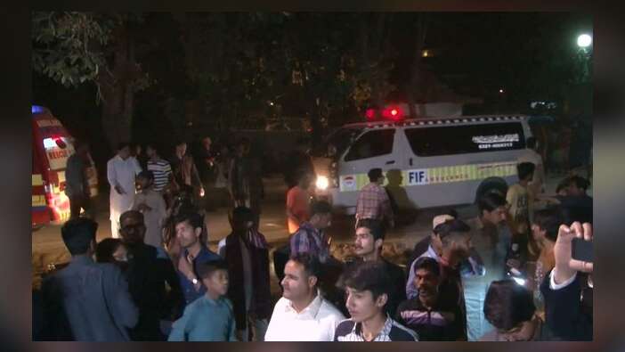Pakistan'da polis aracına silahlı saldırı: 4 ölü...