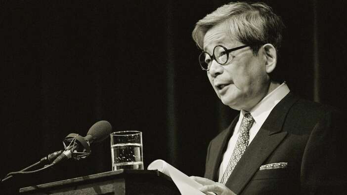 Nobel ödüllü Japon yazar Kenzaburo Oe yaşamını yitirdi