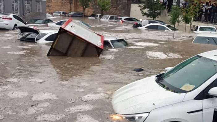Deprem ve sel felaketinin yaşandığı bölgede kuvvetli yağış bekleniyor! Meteorolojiden 9 kente flaş uyarı: Sel ve su baskınlarına dikkat