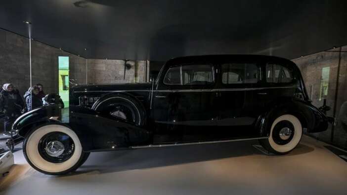 Atatürk'ün restore edilen Cadillac markalı otomobili Anıtkabir'de ziyarete açıldı
