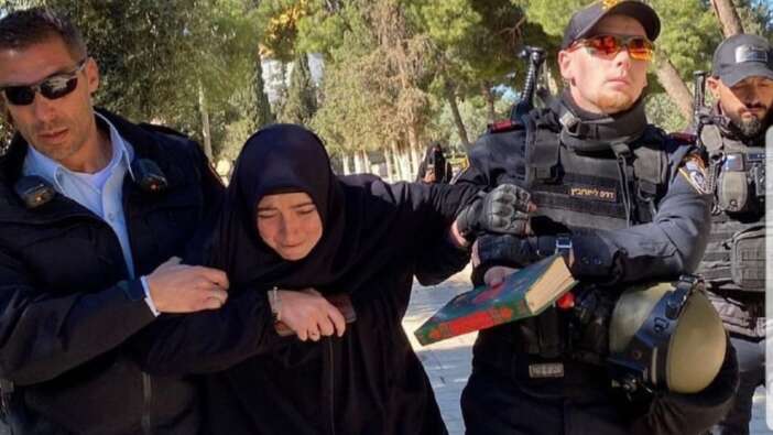 Mescid-i Aksa'da Kur'an-ı Kerim okurken gözaltına alınan Türk vatandaşı Özgecan Mutlu serbest bırakıldı!