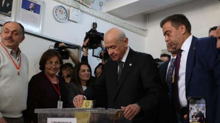 MHP Lideri Devlet Bahçeli Ankara'da oyunu kullandı! "Büyük bir katılım var"