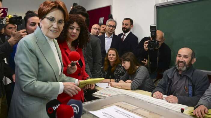 Meral Akşener oyunu kullandı