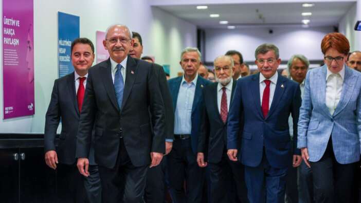CHP'de büyük rahatsızlık! İstifa sesleri yükseliyor... "CHP'yi peşkeş çekmişler!"