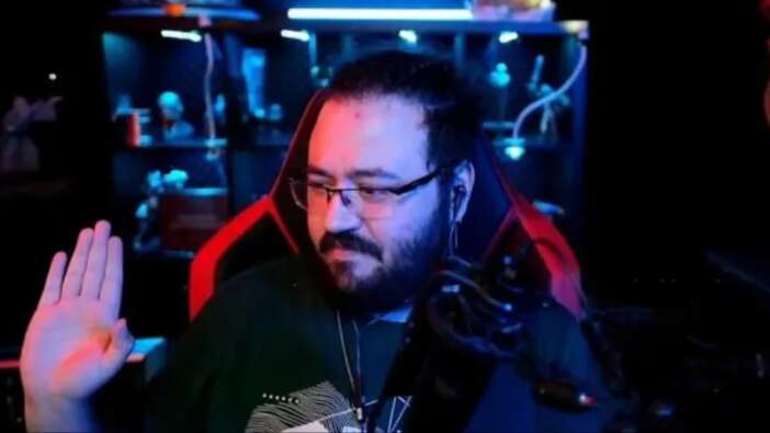Twitch yayıncısı Jahrein'den skandal! Yayına bağlanan gencin ailesine AK Partili olduğu için küfür etti