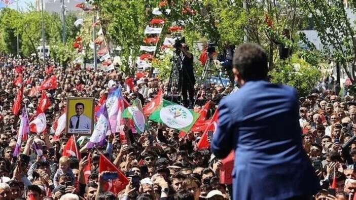 Ekrem İmamoğlu dün ülkücü oldu, bugün Selahattin Demirtaş'a özgürlük istedi!