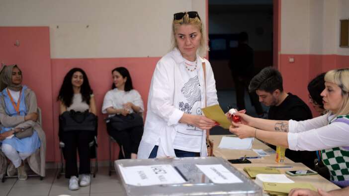 Vatandaşlar sandıklara akın etti! İşte Türkiye'den seçim manzaraları...