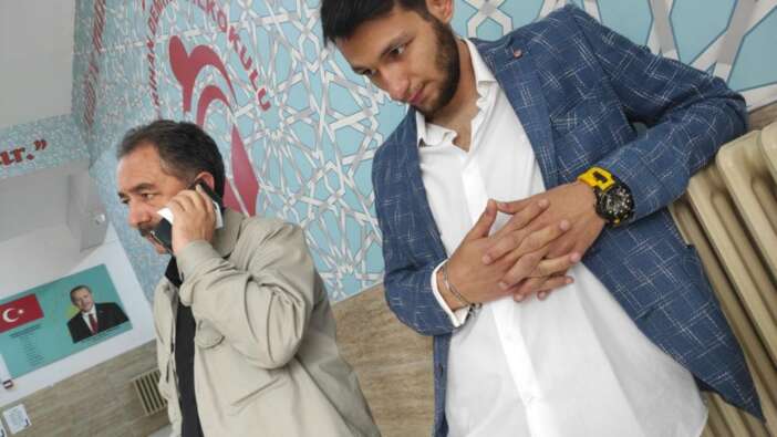 Sandıkta provokasyon: Sahte AK Parti müşahit kartı ile sandık başında yakalandı!