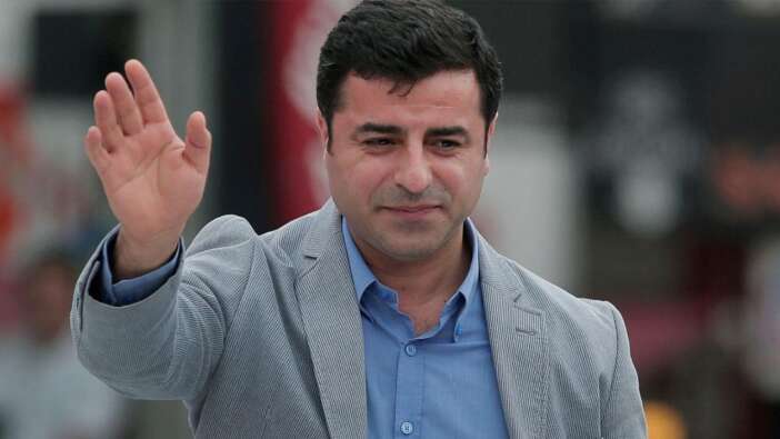Selahattin Demirtaş aktif siyaseti bıraktığını açıkladı!