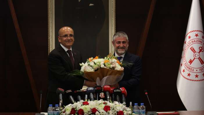 Hazine ve Maliye Bakanı Mehmet Şimşek görevi Nureddin Nebati'den devraldı