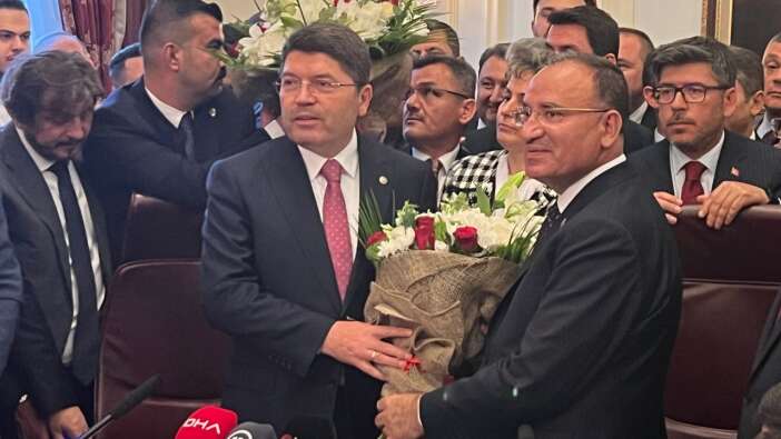 Adalet Bakanlığı'nda devir teslim töreni! Bekir Bozdağ'dan görevi devralan Yılmaz Tunç, yeni anayasa mesajı verdi