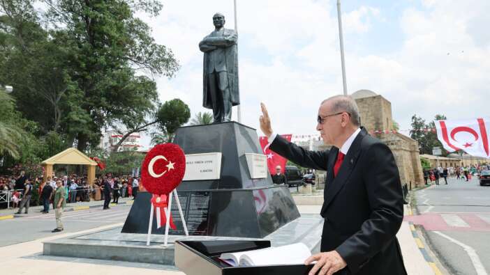 Cumhurbaşkanı Erdoğan'dan seçim sonrası ilk ziyaret KKTC'ye! Resmi törenle karşılandı...