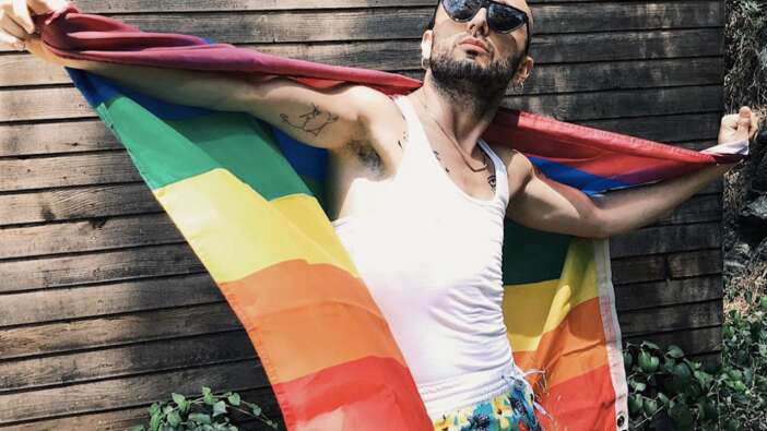 Mabel Matiz'in ödül konuşması tepki çekti! "LGBTİ+lara armağan ediyorum"