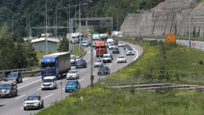 Yola çıkacaklar dikkat! Bayram trafiği başladı