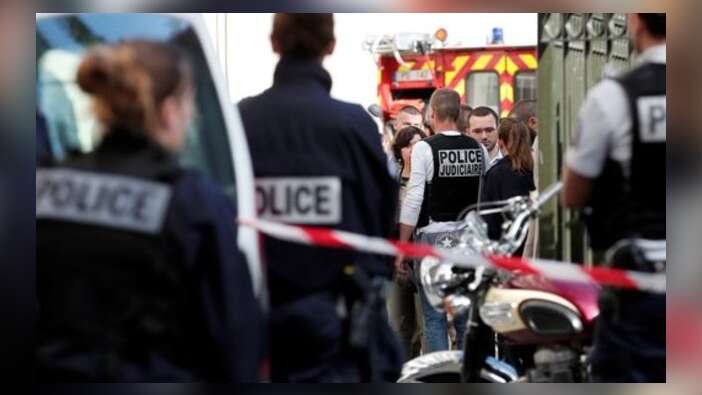 Paris ayakta! Sabah askerleri ezen saldırgan polisle çatışmaya girdi...