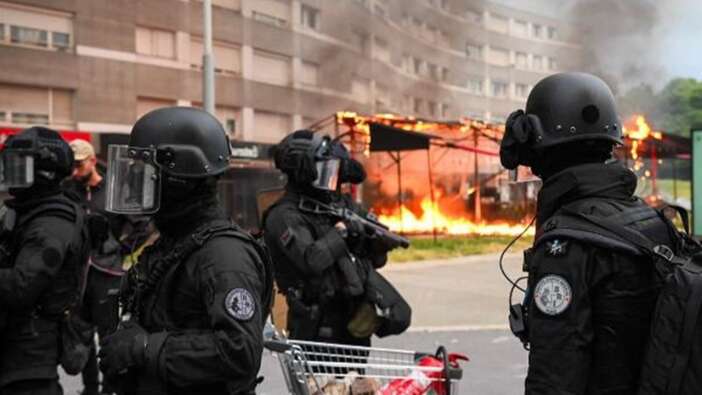 Fransa adeta yangın yeri! Protestolarda 667 kişi gözaltına alındı