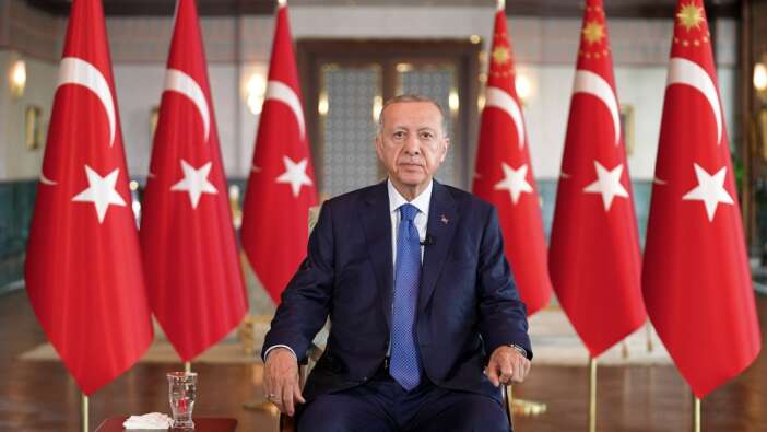 Cumhurbaşkanı Erdoğan'dan Kurban Bayramı mesajı! Deprem konutları için ekim ve kasım aylarını işaret etti...