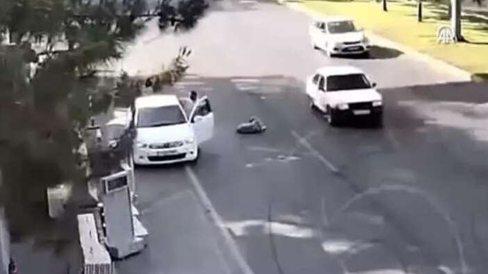 Kahraman polisten hayati 'heimlich' manevrası!