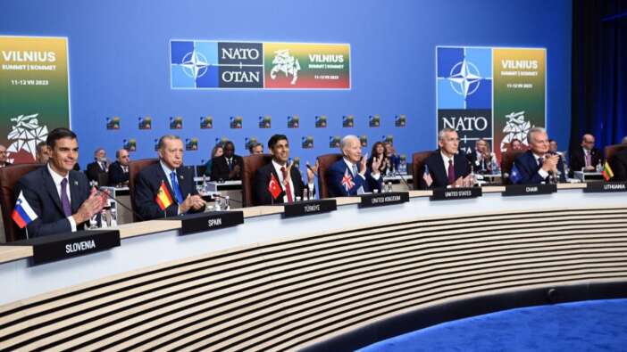 NATO Liderler Zirvesi başladı! İşte tarihi zirvede dikkat çeken anlar...