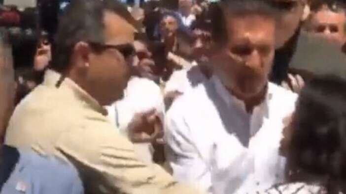 Mustafa Sarıgül Kılıçdaroğlu'nu protesto eden vatandaşı hırpaladı
