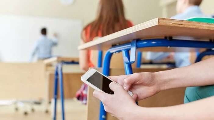 Okullarda cep telefonu yasağı yolda: Tartışma başladı