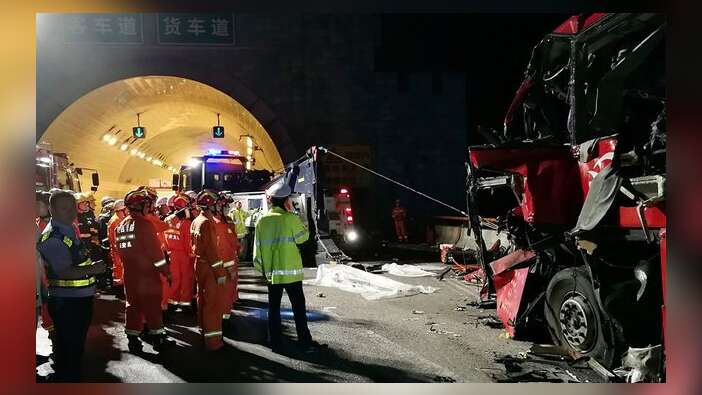 Yolcu otobüsü tünel duvarına çarptı: 36 ölü
