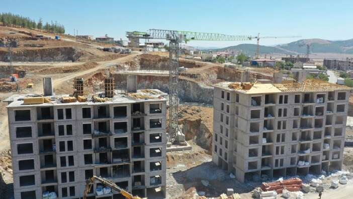 Yaralar sarılıyor! Deprem bölgesinde 680 bin konut 1 yılda hak sahiplerine teslim edilecek