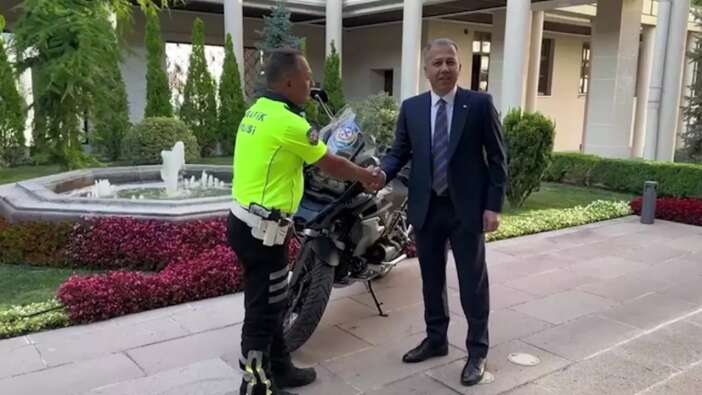 Sosyal medyada gündem olmuştu... Bakan Yerlikaya'dan o polis memuruna sürpriz!