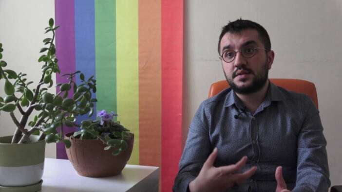 'Çocuk cinsiyet değiştirme ameliyatlarını' savunan LGBT'li yazar Yıldız Tar'dan akıldışı çağrı: Sünneti yasaklayın!
