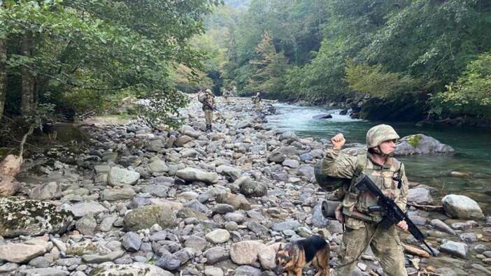 Mehmetçik hudutlarda göz açtırmadı! Yasa dışı geçişlere engel: 6'sı FETÖ mensubu 25 kişi yakalandı