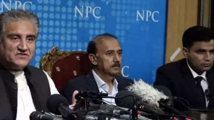 Pakistan’da muhalif siyasetçi Qureshi gözaltına alındı