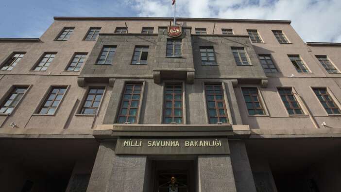 Askeri eğitim uçağı acil iniş yaptı