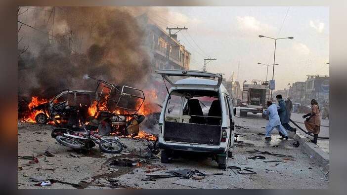 Pakistan'da bombalı saldırı: 15 ölü, 25 yaralı