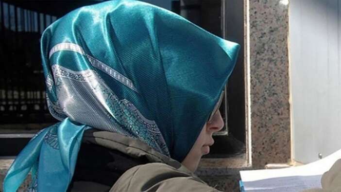 KKTC'de diploma töreninde başörtüsü skandalı: Öğrencinin başını şiddet kullanarak zorla açtılar! Emine Erdoğan'a mektup yazarak yaşadığı zulmü anlattı