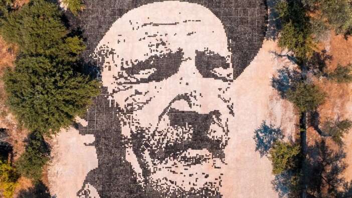 Aşık Veysel vefatının 50. yılında topraktan yapılan portresiyle anıldı
