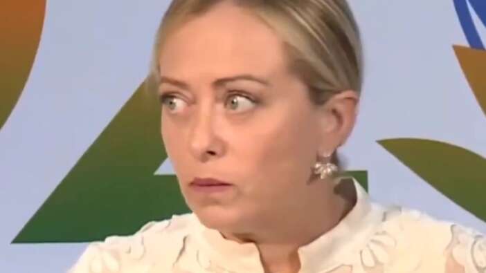 Joe Biden'dan sonra şimdi de Giorgia Meloni: İtalya Başbakanının garip hareketleri herkesi şaşırttı