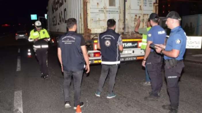 Bakan Yerlikaya duyurdu: 26 göçmen kaçakçısı yakalandı!