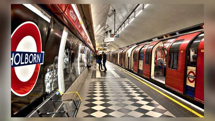 Londra metrosunda yangın alarmı! İstasyon kapatıldı...