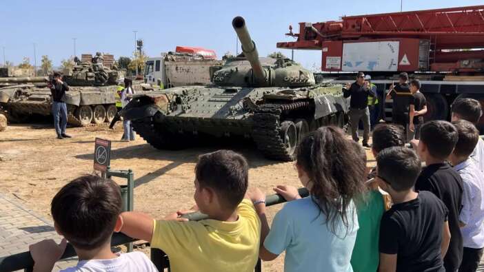 Karabağ'ın işgalinin sembolü... Ermenilerin "zafer anıtı" tankı Bakü'ye getirildi!