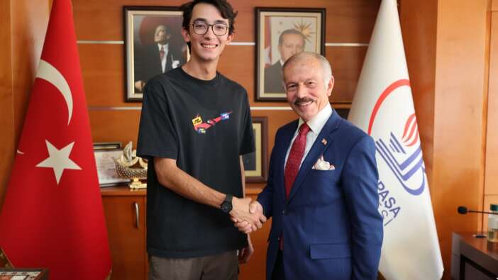 Mete Gazoz TOGG ile Bayrampaşa'yı gezdi
